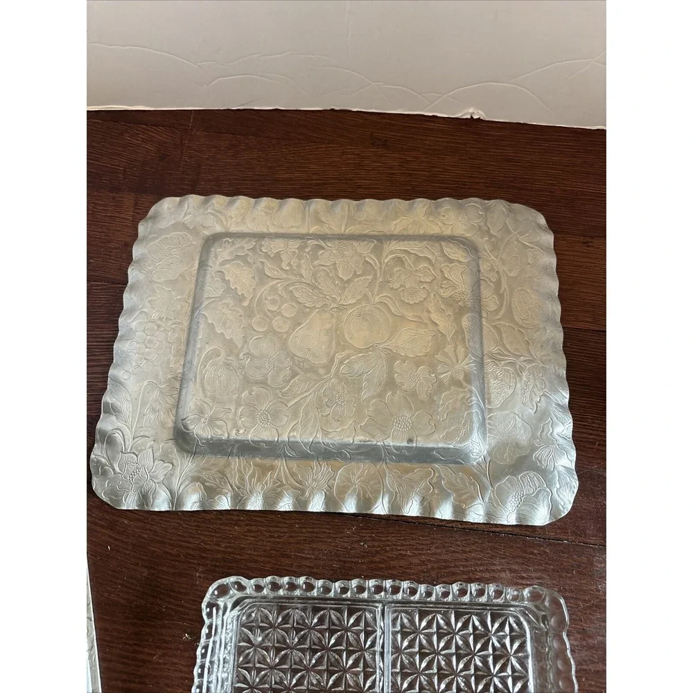 VTG‎ Hand Finished Aluminum Serving Tray Fruit Dogwood Glass Divided Insert, Lid